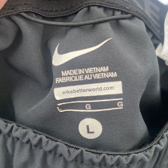 Nike Athletic Shorts L  - Picture 6 of 6